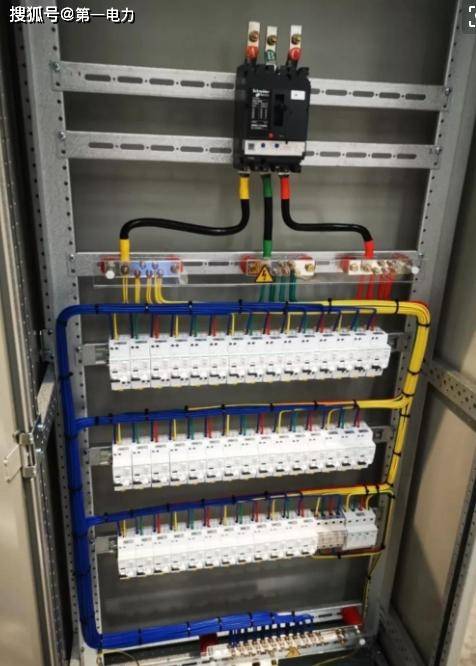 配電箱安裝、材質(zhì)與質(zhì)量要求詳解 配電開(kāi)關(guān)控制設(shè)備規(guī)范全解析